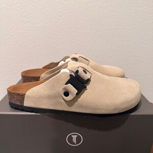 Collegium x Richie le Collection Cozy Clog 1.0  ‘Roasted Marshmellow’ Size 39